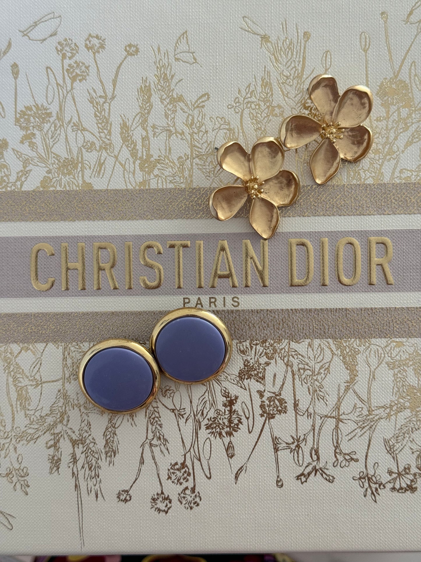 Alice clip-on earrings