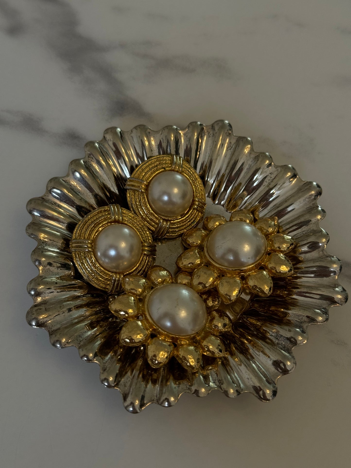 Sol pearl clip-on earrings