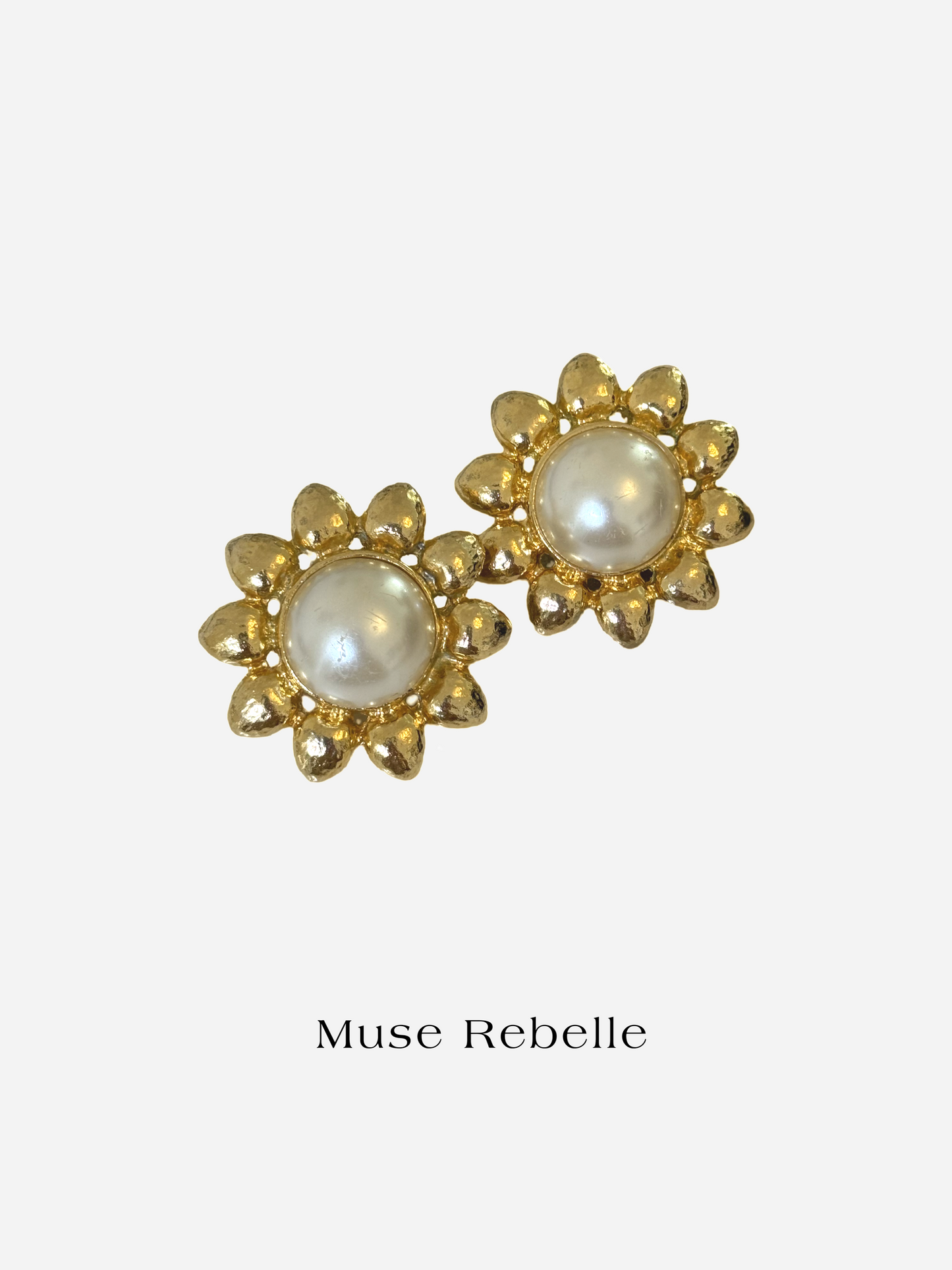 Sol pearl clip-on earrings