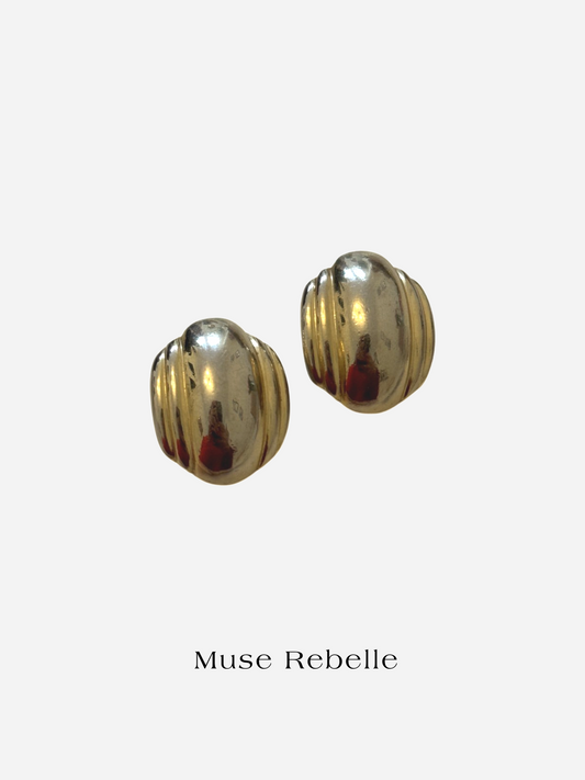 Shell d’or clip-on earrings