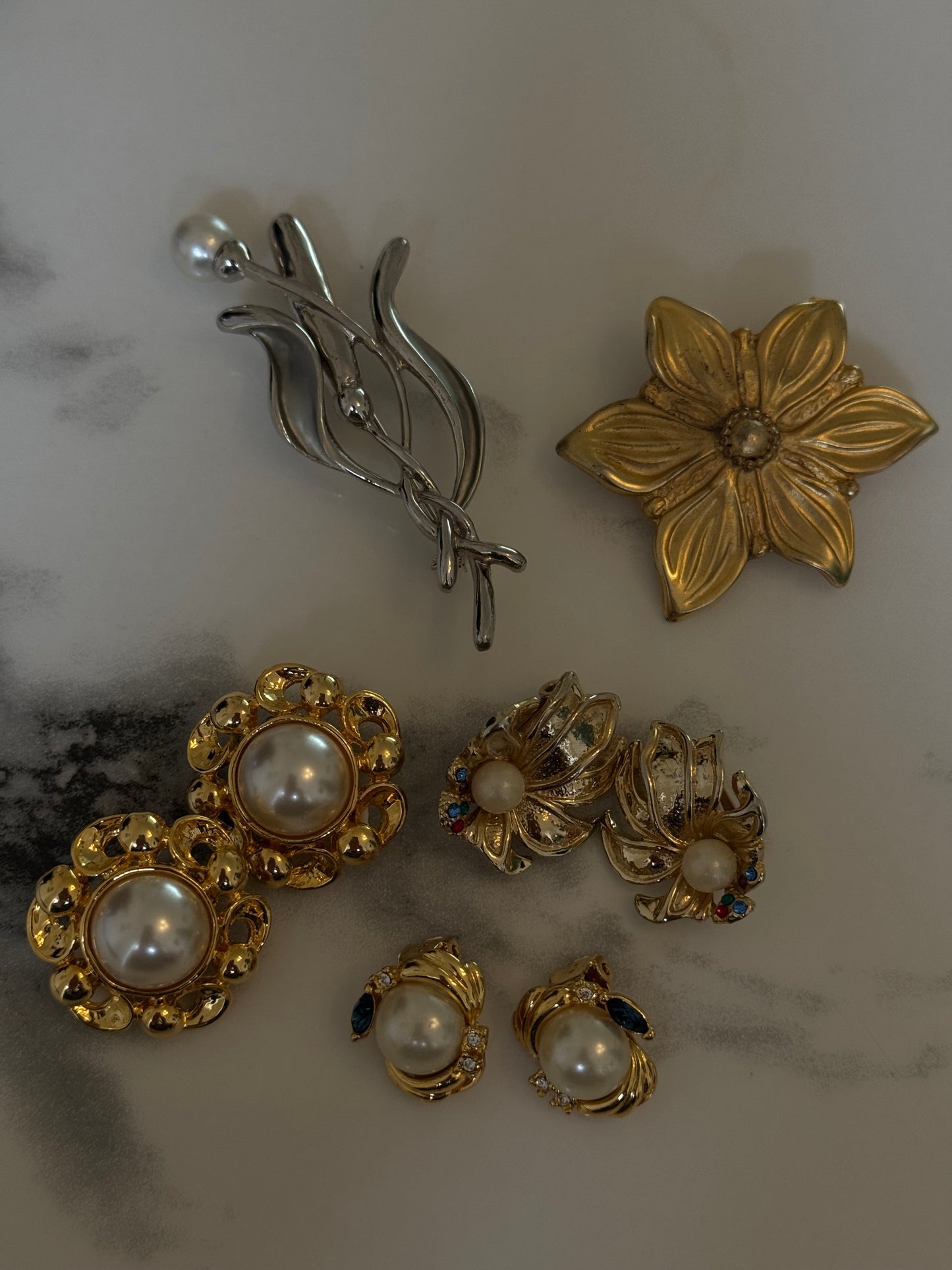 Silver élégance brooch