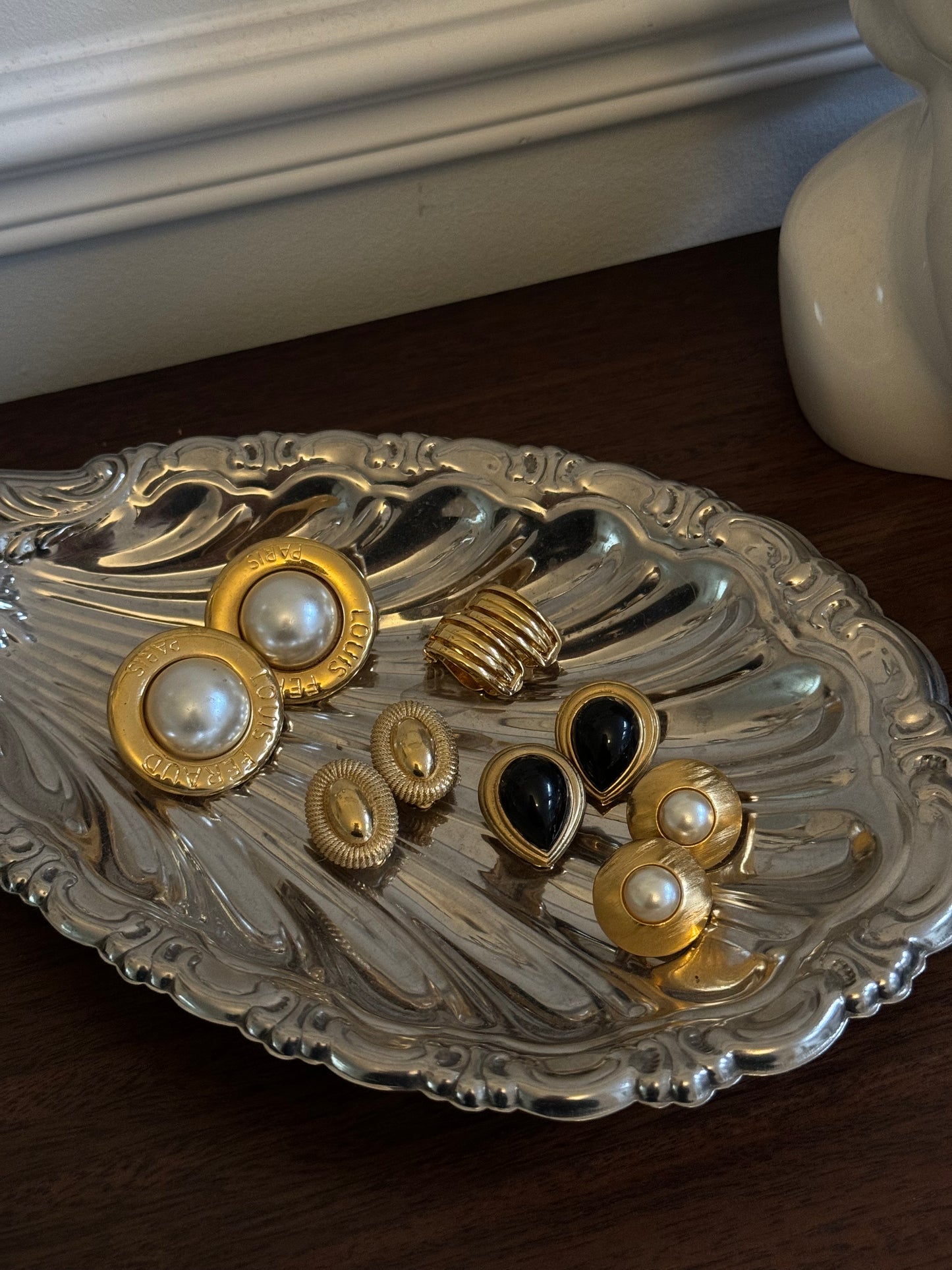 NINA RICCI golden clip-on earrings