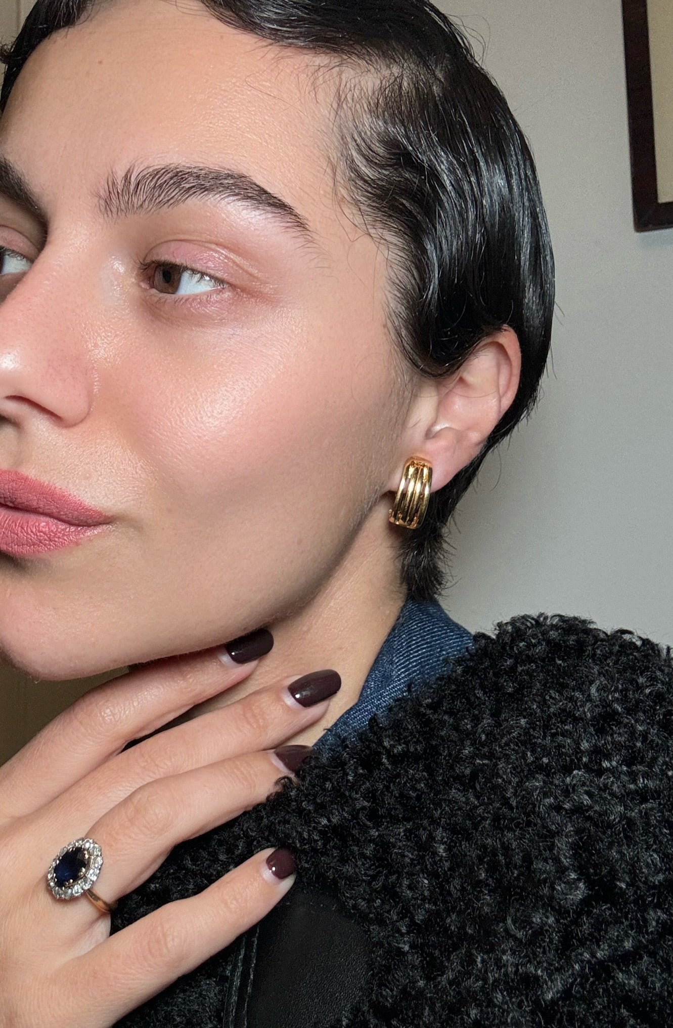 NINA RICCI golden clip-on earrings
