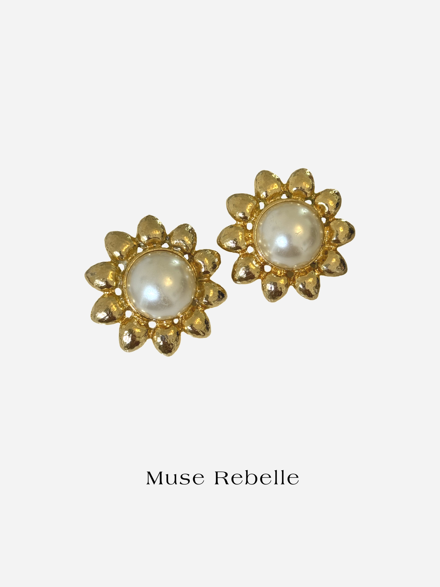 Sol pearl clip-on earrings