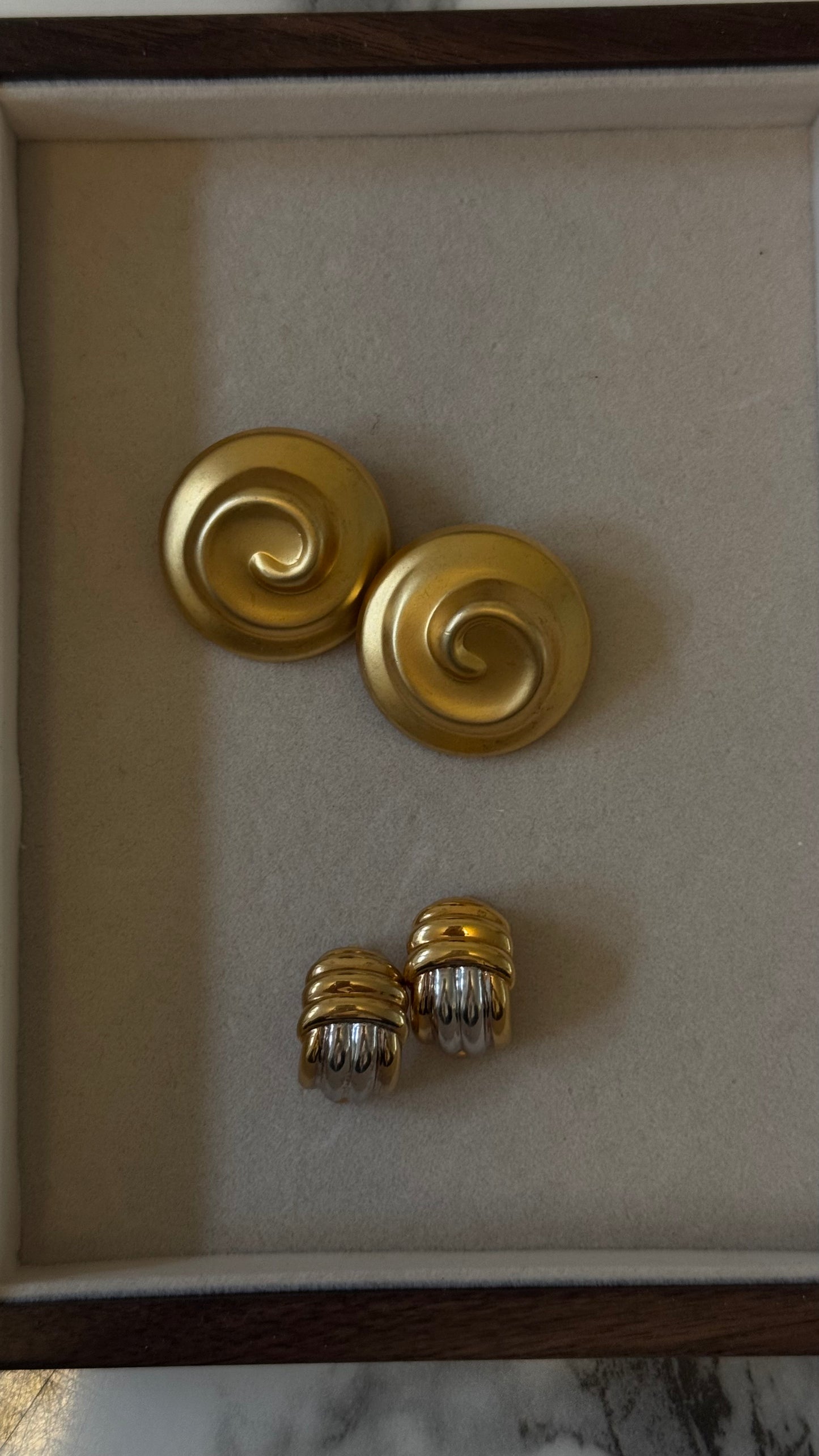 NINA RICCI clip-on earrings