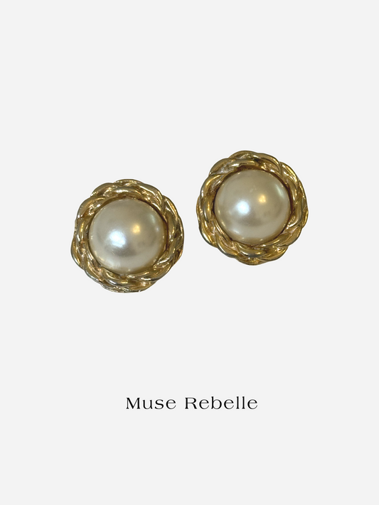 Adèle clip-on earrings