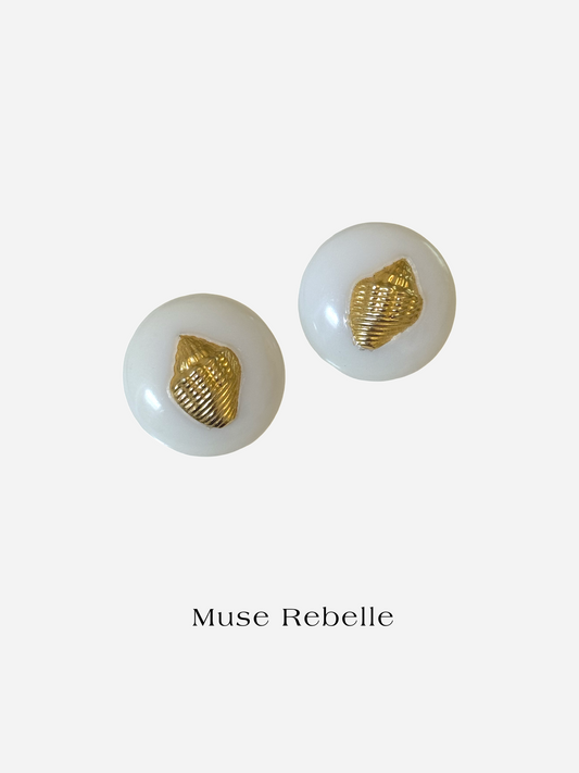 Coquillage clip-on earrings