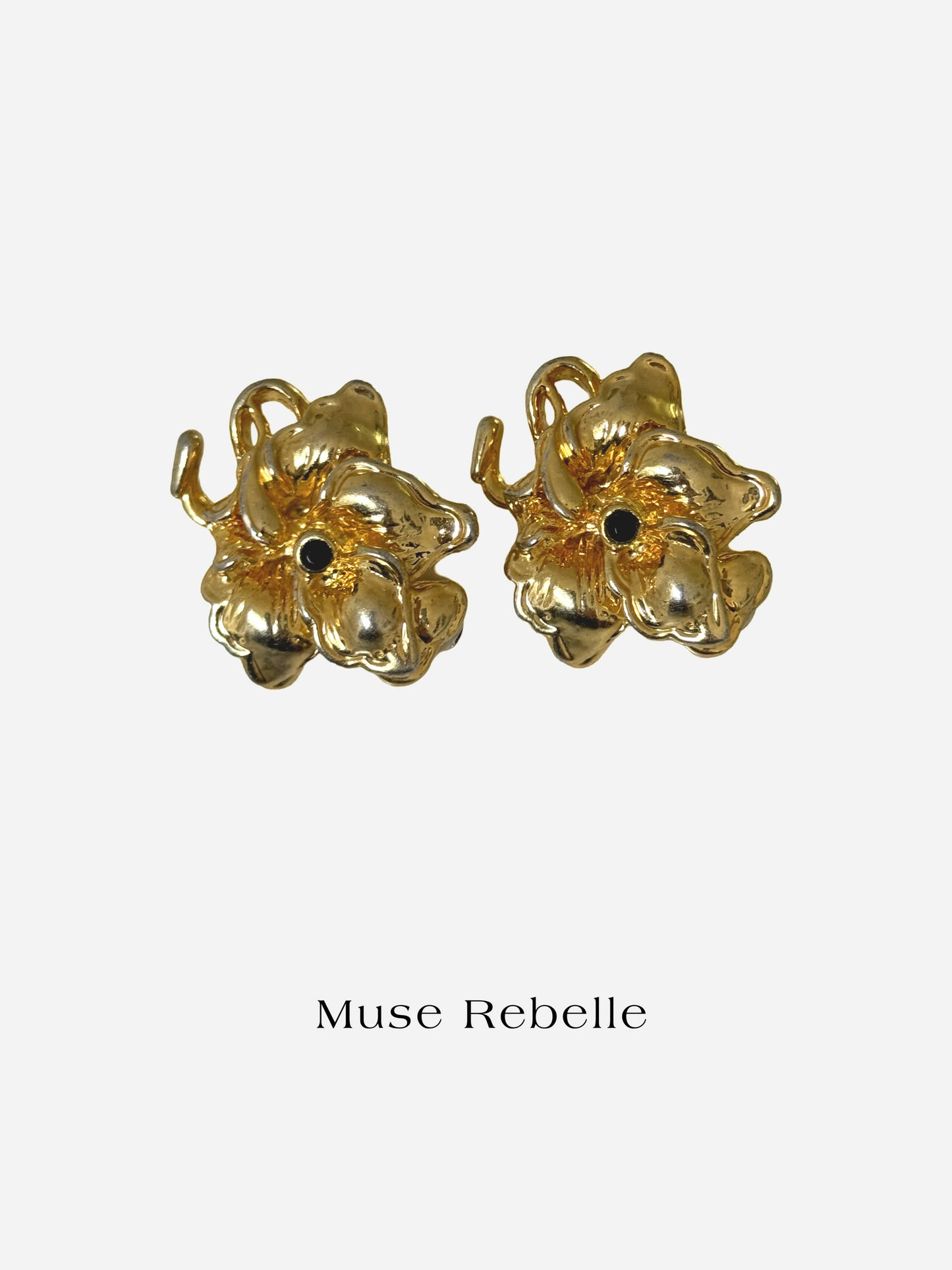 Fleur noire clip-on earrings