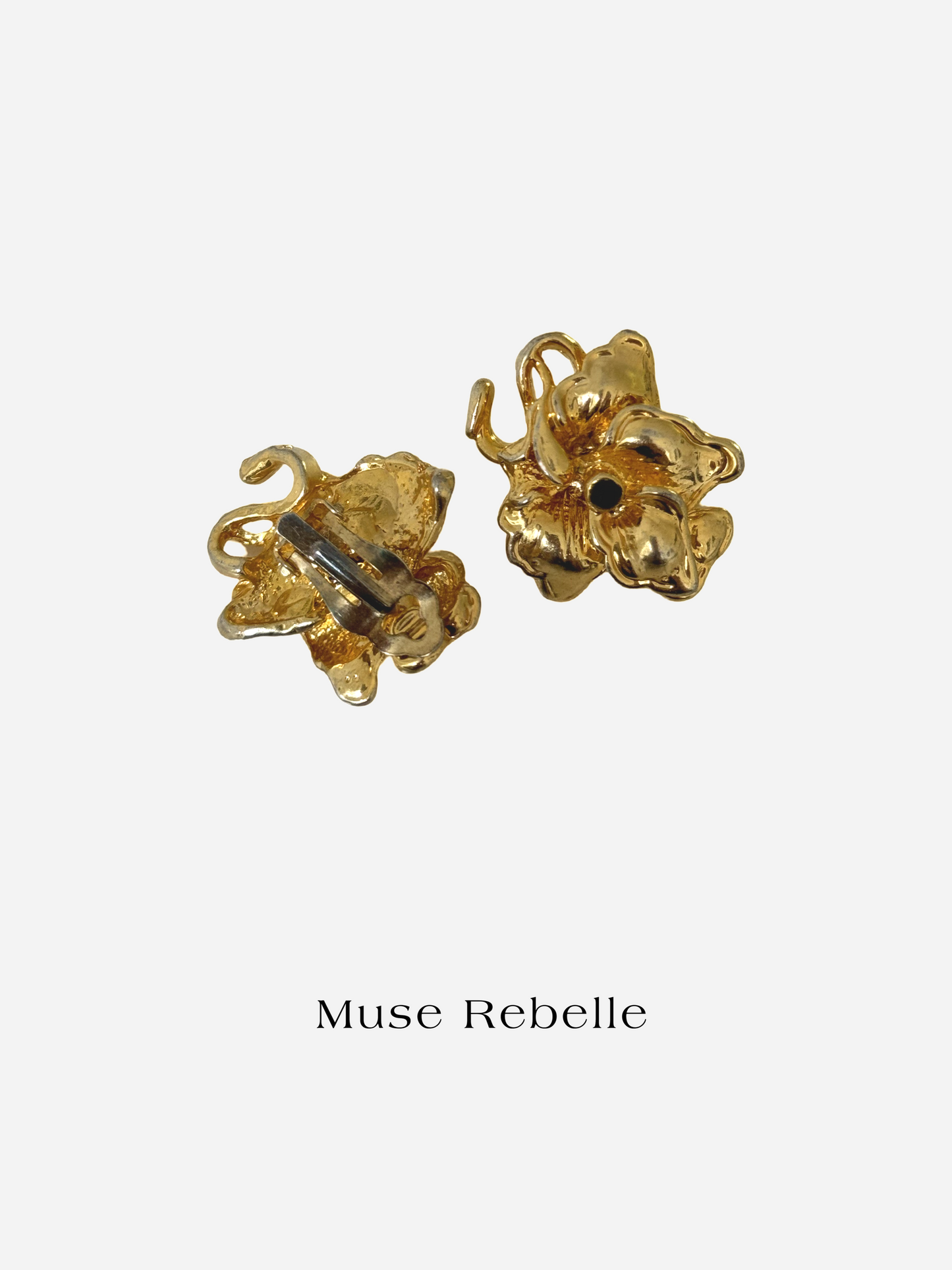 Fleur noire clip-on earrings