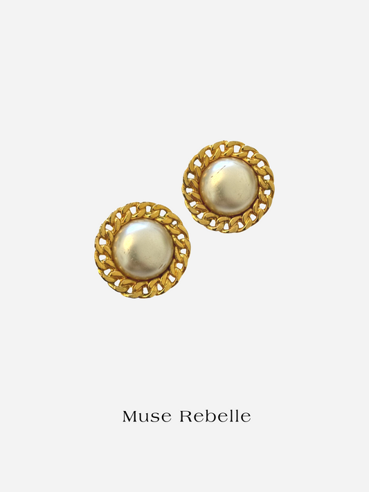 Perle Grise clip-on earrings